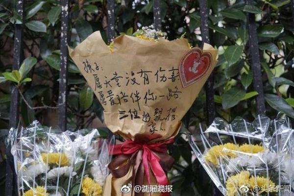 笑容灿烂！巴萨官方社媒晒拉什福德踏上训练场视频